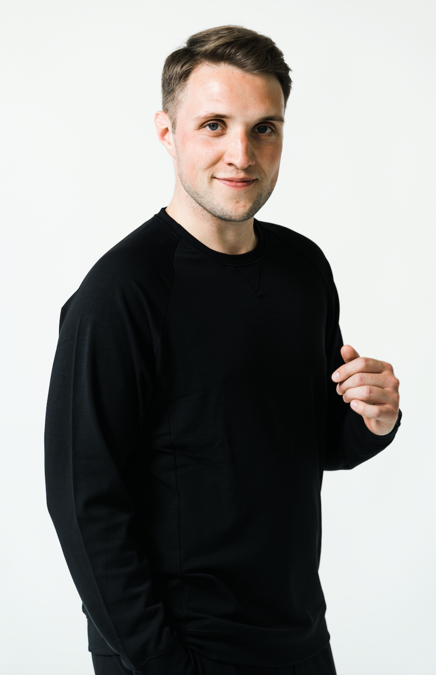 The Ease Pullover — Black